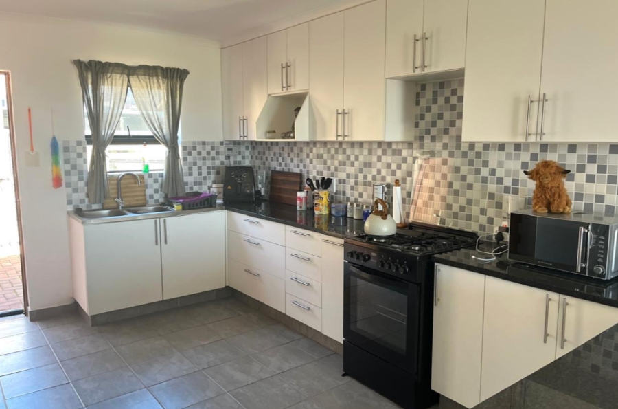 3 Bedroom Property for Sale in Mossel Bay Central Western Cape
